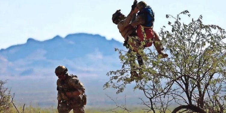 Rescata Borstar a 400 migrantes del desierto