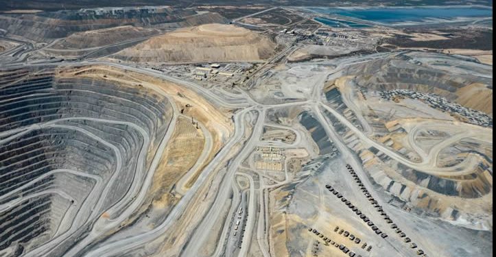 Cambios a la Ley Minera: Gobierno evalúa ajustes para impulsar al sector sin afectar lo social y ambiental