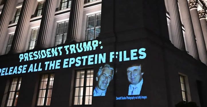 Desde ultratumba, Jeffrey Epstein provoca una potencial crisis política para Trump