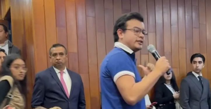 Increpan estudiantes de UNAM a Hugo Aguilar Ortiz: ‘Estuvo cargada la elección judicial’