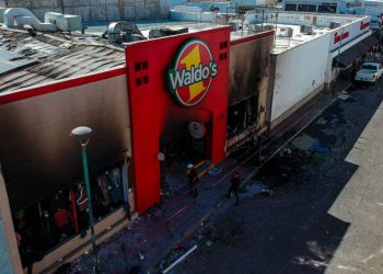 Muere don Mario, hombre de 81 años tras incendio en Waldo’s de Hermosillo, sube a 24 cifra de muertos