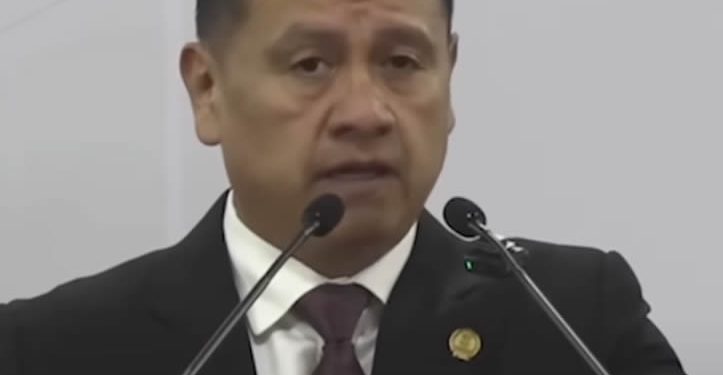 Un atentado con el sello del Cartel Jalisco, un pistolero suicida y un gobernador “distraído” confluyen como pistas del crimen contra Carlos Manzo