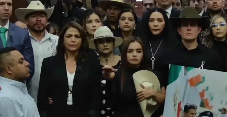 Grecia Quiroz, viuda de Carlos Manzo, rinde protesta como nueva alcaldesa de Uruapan