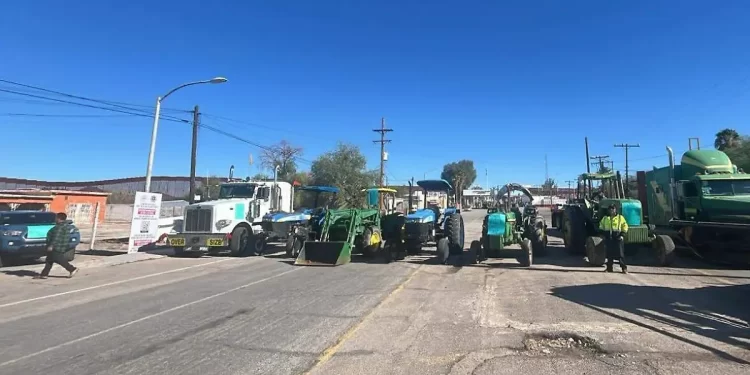 Campesinos cierran acceso rumbo a puerto fronterizo Sonoyta – Lukeville