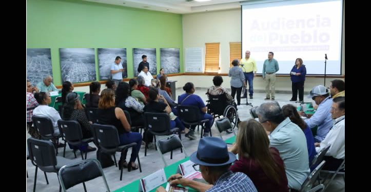 En audiencia del pueblo muestra Javier Lamarque sensibilidad ante necesidades de carácter familiar