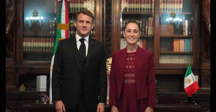 Claudia Sheinbaum y Emmanuel Macron se reúnen en privado en Palacio Nacional