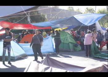 CNTE retira plantón en San Lázaro; advierte regreso a las calles después del 22 de noviembre