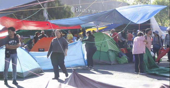 CNTE retira plantón en San Lázaro; advierte regreso a las calles después del 22 de noviembre