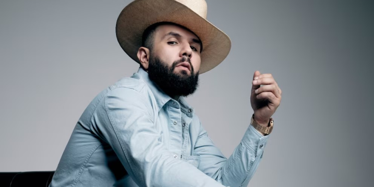 Así fue la emotiva visita de Carín León al barrio donde creció en Hermosillo