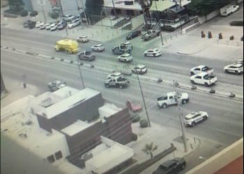 Se registra persecución de una pipa con reporte de robo por las calles de Hermosillo; el chofer fue detenido para responder por los delitos de robo y daños a terceros