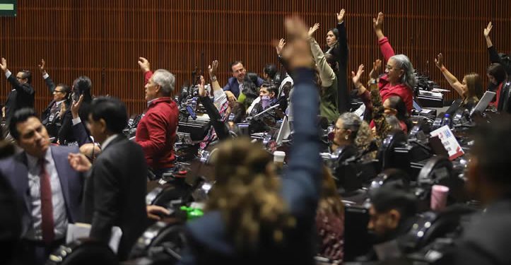 México cierra el Presupuesto 2026 con recortes a órganos autónomos, más salario a los diputados y reasignaciones por 18.000 millones de pesos