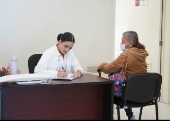 Llama Salud Sonora a evitar automedicarse y acudir por atención médica ante signos de dengue