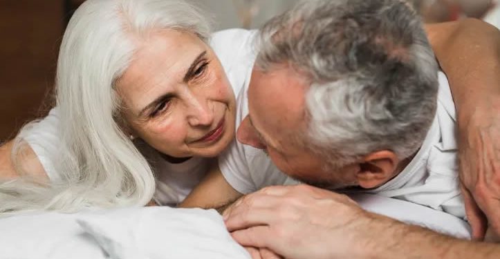 La tercera edad no elimina la vida sexual, la transforma a algo mucho más profundo: Linda Libien, sexóloga