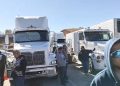 Productores de Sinaloa extienden protesta en aduana de Sonora