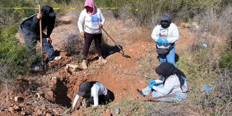 Colectivo de buscadoras encuentran cuatro fosas clandestinas con restos humanos en Hermosillo