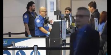 Más de mil vuelos cancelados en EE. UU. en el primer día de restricciones aéreas por el ‘shutdown’