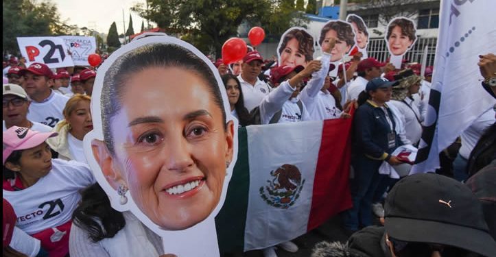 ‘No es nuestra manera de actuar’: Sheinbaum niega acarreo en el evento del Zócalo