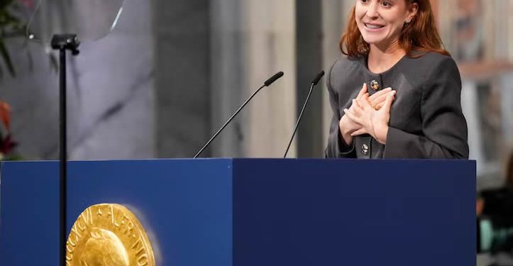 La hija de María Corina Machado, al recibir el Nobel de la Paz mientras la líder opositora viaja a Oslo: “La democracia es esencial para la paz”