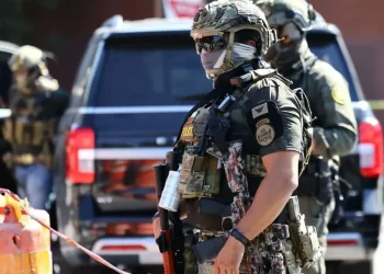 La representante Adelita Grijalva dice que le rociaron gas pimienta en protesta de ICE