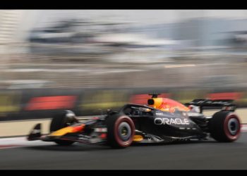 Verstappen saldrá primero en Abu Dabi y mantiene con vida su lucha por el campeonato