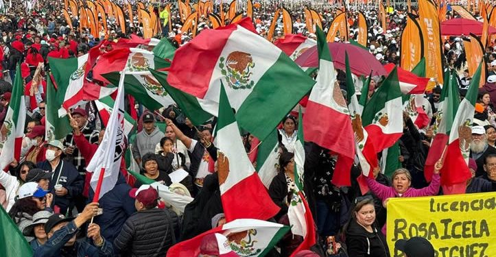 Notoria presencia femenina en Zócalo previo al mitin de Sheinbaum