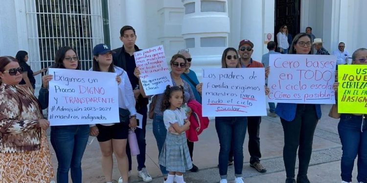 Piden padres de familia bases para docentes de primarias en Hermosillo