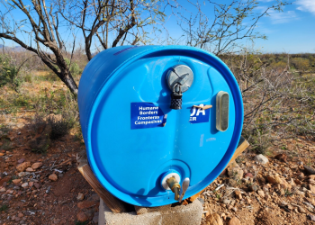 Los 'Samaritanos' que brindan apoyo a migrantes en el desierto de Arizona