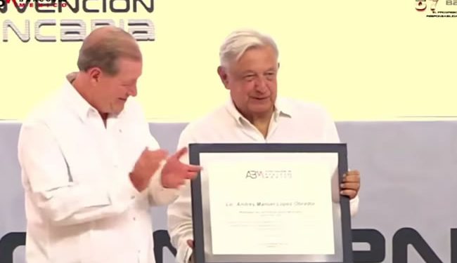 Convención Bancaria 2024: Banqueros agradecen a AMLO no cambiar reglas; piden a nuevo gobierno mantener certidumbre
