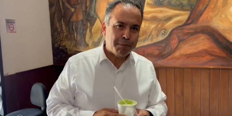 Analizará alcalde Astiazarán solicitar licencia