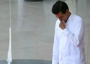 Peña Nieto dice en libro que empresarios y políticos intentaron derrocarlo