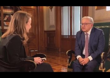 TEPJF desecha orden de INE que pedía a AMLO eliminar entrevista con periodista rusa