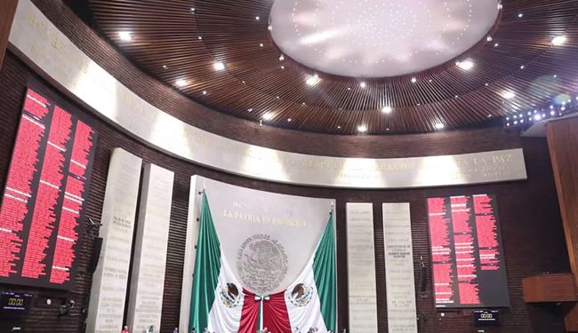 Suspenden debate de pensiones por cambios irregulares a documento; fue ‘error humano’: Mier