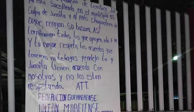 Los Tlacos abandonan restos humanos y narcomantas en una primaria de Temixco, Morelos