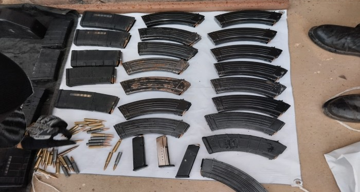 En Sonora, Guardia Nacional y Ejército Mexicano aseguran armamento dentro de camioneta vinculada con hecho de tránsito