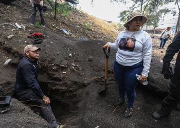 “Al gobierno le digo que yo no soy su enemiga”: dice Ceci Flores y denuncia ataque de bots en redes sociales tras hallazgo de crematorio clandestino