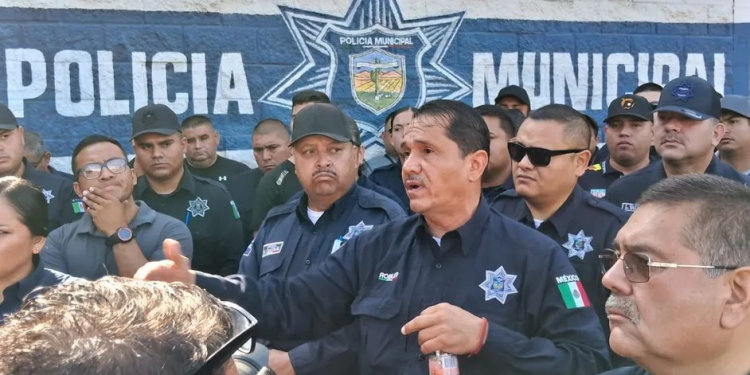 Policías de San Luis Río Colorado protestan y exigen certidumbre laboral tras nuevo decreto estatal