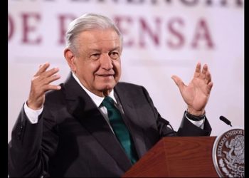 Trece grandes contribuyentes deben al fisco casi 130 mil mdp: AMLO