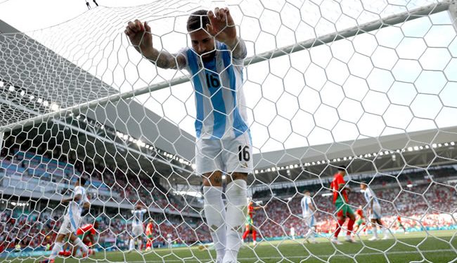 París 2024: Debuta Argentina con derrota, tras disturbios e interrupción de partido