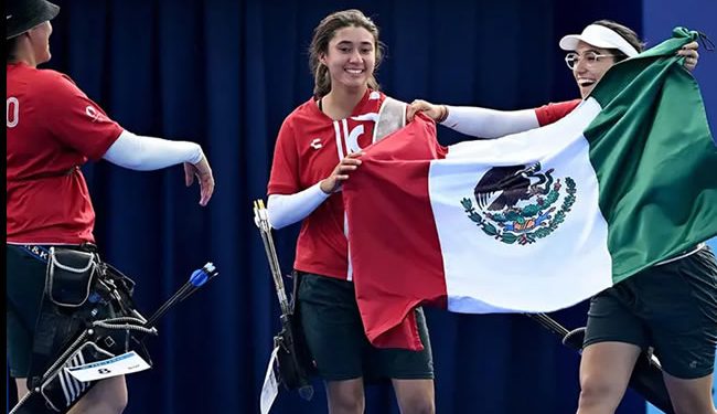 López Obrador felicita a equipo femenil de Tiro con Arco por ganar primera medalla para México