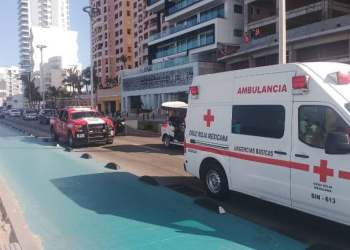 Turista de Sonora fue rescatado de ahogarse en playa de Mazatlán, pero muere en hospital
