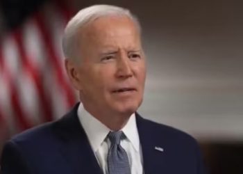 Biden se aferra y dice que retomará la campaña electoral la próxima semana
