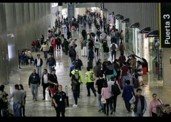 Aerolíneas deben reembolsar boletos por cancelaciones derivadas del apagón informático de Microsoft: Profeco