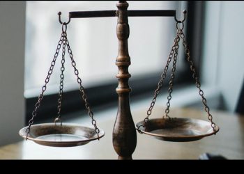 Exhiben en Mañanera ingresos mensuales de más de 792 mil pesos por ministros de la Corte