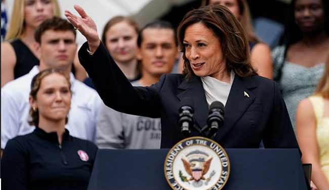 Kamala Harris aparece en público; afirma que Biden ha hecho más en un mandato que otros en dos