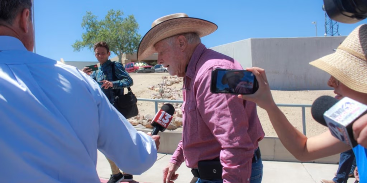 Juez de Arizona dictamina que no se volverá a juzgar a ranchero por abatir a tiros a mexicano
