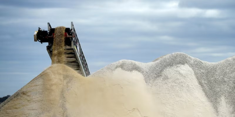 México descarta freno a proyectos de litio por demanda de Ganfeng