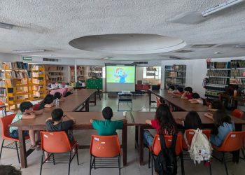 Después de una buena función de cine, las Niñas y los Niños conocieron y pintaron sus derechos en estas vacaciones