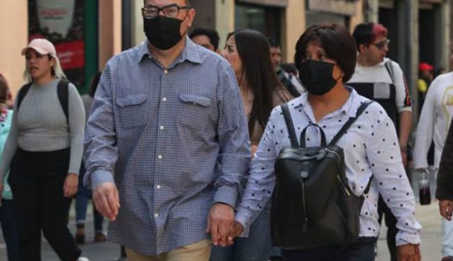 COVID amenaza de nuevo: Positividad es más alta que el año pasado y 19 hospitales están saturados