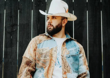 Carin León celebra 35 años con lujosa fiesta, ellos son los famosos que fueron invitados