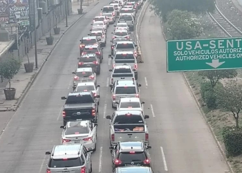 Falla de Microsoft: Siguen los retrasos para cruzar a EU en Sonora